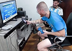 Carmona and Hisak bet that whoever loses will give their culo