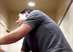 White Manager Pounds Black Theif In Restroom 4