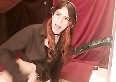 DiiVampy enjoys cumming whilst deepthroat