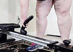 Lewd mother i'd like to fuck working out & flaunting her large butt