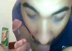 A married arab sucks his owner not to pay the month