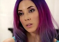 Elsa spreads her legs in front Jelena