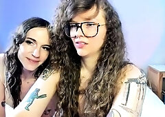 Amateur brunette lesbians on cam