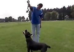 Junior solo Exhibe su hermoso cuerpo