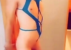 This lil fuckslut ravages her 22cm fuck stick and ejaculates!