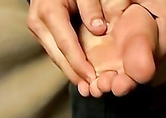 Kinky jock with a foot fetish strips nude and masturbates