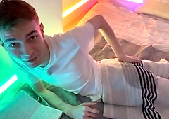 Gay dude gets clean and fresh in the shower