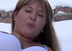 A sexy big beautiful woman masturbates outdoors during the bitter Christmas frosts. Amateur.