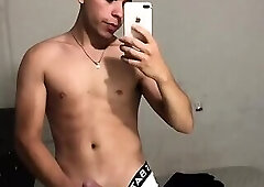 Un argentino pajero!!!!