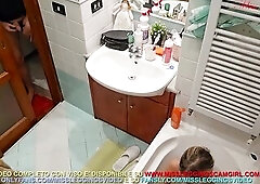 ANTEPRIMA: lezione perversa della matrigna al figliastro guardone.