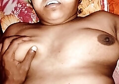 Hottest desi bhabhi giving satisfying blow-job