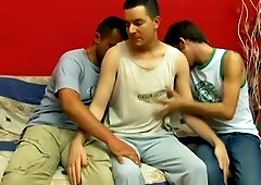 Horny Bottom Takes Two Throbbing Pricks In His Little Ass