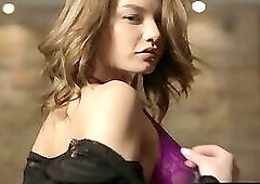 Asian MILF Cindie Louu enjoys posing so hot babe exposed stunning body