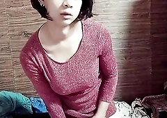 Crossdresser Daralux solo in daybed room