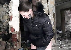 Viktoria Jizz - Urbex Pissing Tour - Piddle in my Throat!