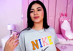 #brunette #prretygirl #prettylook #cantando #sensual #athletic #latin #sweetsmile