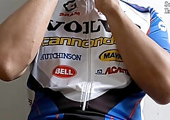 Asian Cyclist Draining and Cycling Wear