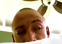 Muscley straight guy gets a massage