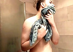 jizzijizz00 shaves in bathroom