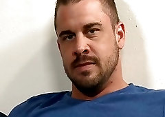 Beefy Darin leaves a trail of sperm on his stomach