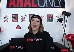 Logan Long devours Valentina Jewels' ass then fills her anally in missionary