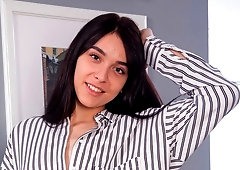 Big-bottomed hottie Angel Kriss shoves a huge toy in her little crack