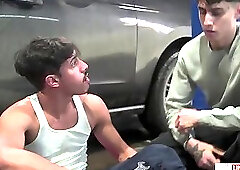 Internet Papi fucks Angel Elias – February Spotlight Internet Papi Gives Angel Elias an Oil