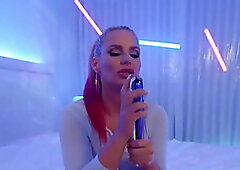 Brazzers - Naughty Curvy Milf Phoenix Marie Plays With A Dildo Until Small Hands Shows Up