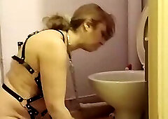 2025 03 26 Esclave F the bonniche leche wc