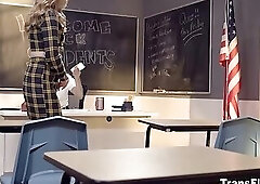 Teacher Jessy Dubai taste all her sudents pussy