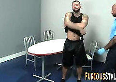 Muscular hunk gets cummed