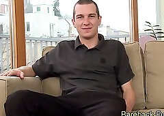 Hunk amateur fucks raw