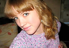 SLENDER TEENY SPREADING IN BED