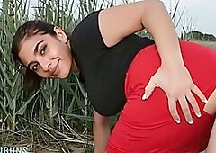 Hawt older Latin babe lady on the field getting her arsehole banged (AI GENERATED)