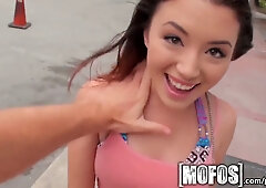 Slim Latina Daisy Summers goes from lingerie shopping to wild bedroom session
