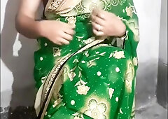 Beautiful Nela Khan Sexy,gets Into Trouble While Wearing A Saree Upside Down