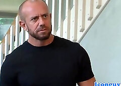 Mature hunk getting his classy cocksucked