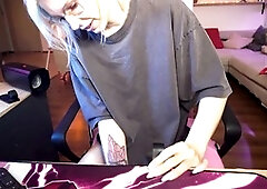 Cute blonde Yourprettykate unboxes and tries out her new masturbator for the first time