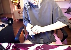 Cute blonde Yourprettykate unboxes and tries out her new masturbator for the first time